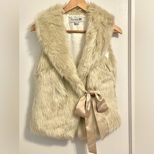 FOREVER 21 FAUX FUR VEST